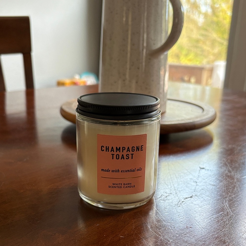White Barn Champagne Toast Scented Candle with Black Lid